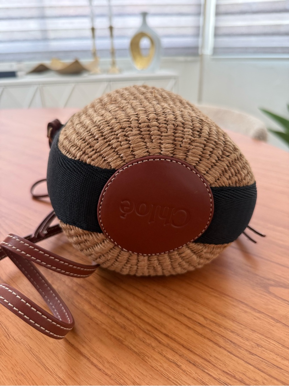 Chloé Tan Woven Straw Crossbody with Black Logo Strap LIKE NEW - Picture 2 of 9